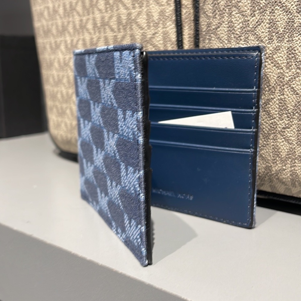 Michael Kors Men’s Women’s Cooper Logo Fabric Billfold Wallet Navy Multi NWT - Picture 2 of 16